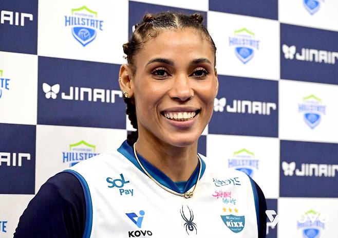 인터뷰하는 GS칼텍스의 실바 [한국배구연맹 제공. 재판매 및 DB 금지]