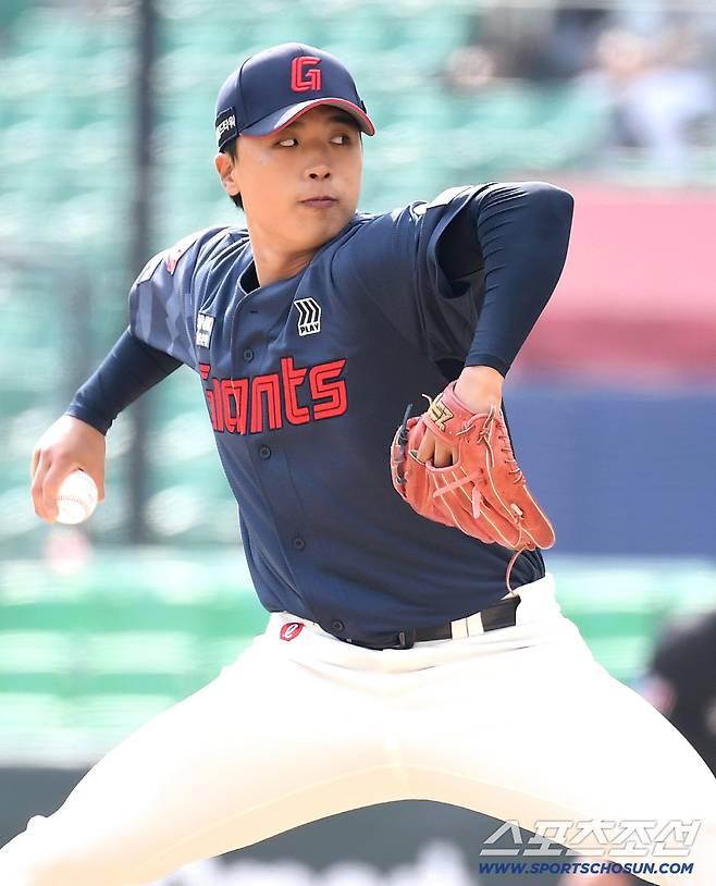 24일 인천 SSG랜더스필드에서 열린 KBO리그 시범경기 롯데와 SSG의 경기. 투구하고 있는 롯데 박정민. 인천=송정헌 기자songs@sportschosun.com/2026.03.24/