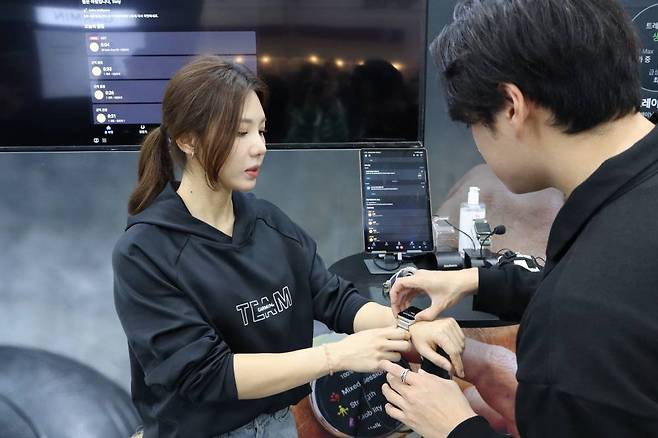 김효정 선수가 도슨트 투어에 참여하고 있는 모습 / 출처=IT동아