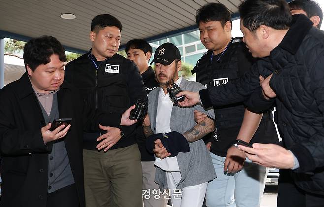 필리핀에서 송환된 ‘마약왕’ 박왕열이 27일 경기 의정부시 의정부지방법원에서 열린 구속 전 피의자심문(영장실질심사)에 출석하고 있다.