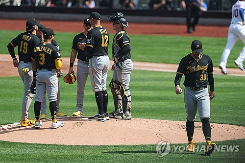 1회에 강판당한 폴 스킨스. 사진[연합뉴스]