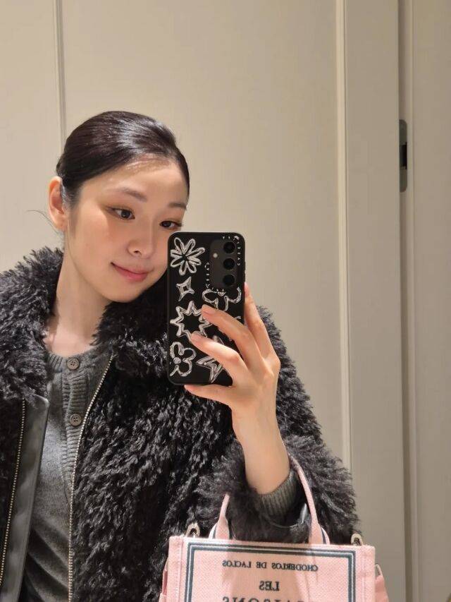 김연아가 꾸밈없는 일상으로 시선을 사로잡았다. / 김연아 SNS