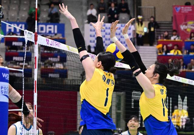 현대건설 양효진이 포스트시즌 100블로킹을 달성하고 있다 / 한국배구연맹(KOVO)
