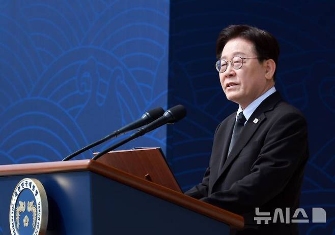 [대전=뉴시스] 고범준 기자 = 이재명 대통령이 27일 국립대전현충원에서 열린 제11회 서해수호의 날 기념식에서 기념사를 하고 있다. 2026.03.27. bjko@newsis.com