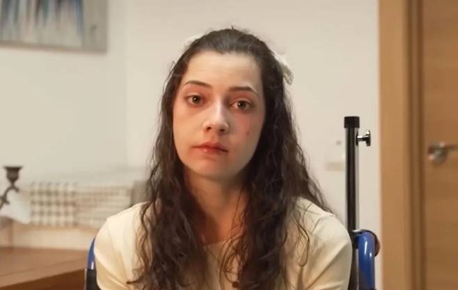 스페인 여성 노엘리아 카스티요가 생전 방송 인터뷰에서 자신의 입장을 밝히고 있다. 카스티요의 안락사 집행을 앞두고 주변 인물들의 마지막 설득 시도도 이어진 것으로 전해졌다. 스페인 방송 화면 캡처