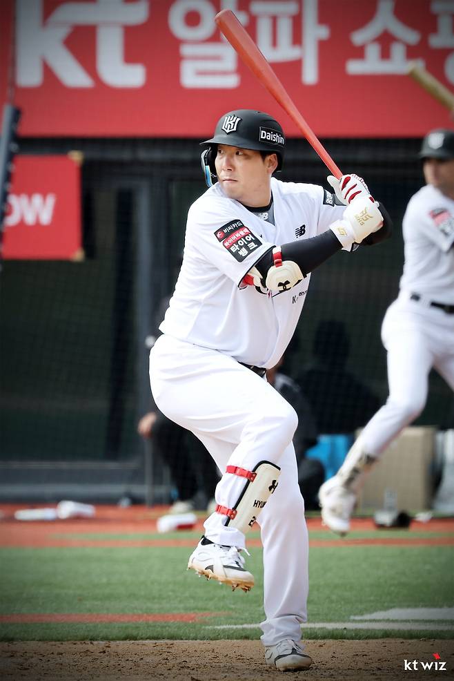 KT 김현수(사진), 두산 이용찬, 키움 안치홍은 28일 열릴 개막전부터 직전 소속팀과 적으로 만난다. 사진제공ㅣKT 위즈