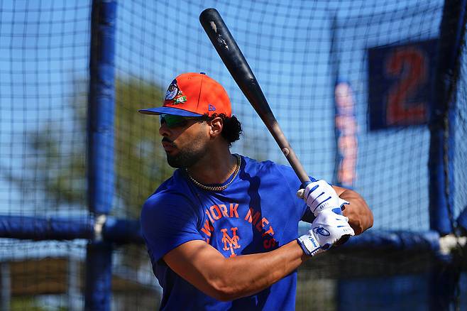 뉴욕 메츠 스프링캠프에서 어뢰 배트로 훈련 중인 MJ 멜렌데즈. 게티이미지코리아
