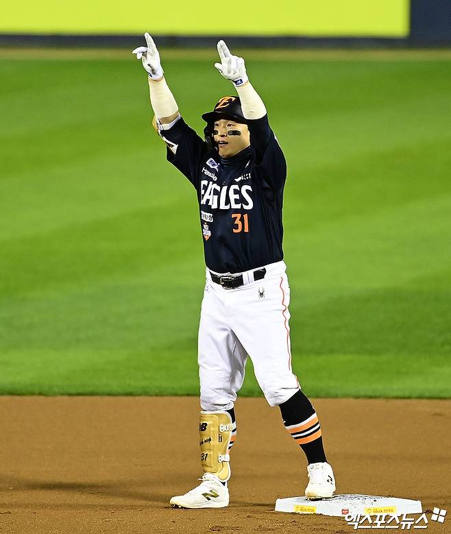 한화 이글스 베테랑 외야수 손아섭이 정규시즌 개막 엔트리에 포함됐다. 지난달 초 한화와 1년 총액 1억원에 FA 계약을 맺은 손아섭은 올해 시범경기에서 7경기 13타수 5안타 타율 0.385, 2타점, 출루율 0.385, 장타율 0.538을 기록했다. 엑스포츠뉴스 DB