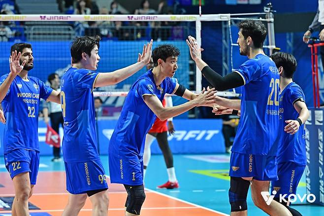 득점 후 기뻐하는 우리카드 선수들 [한국배구연맹 제공. 재판매 및 DB 금지]