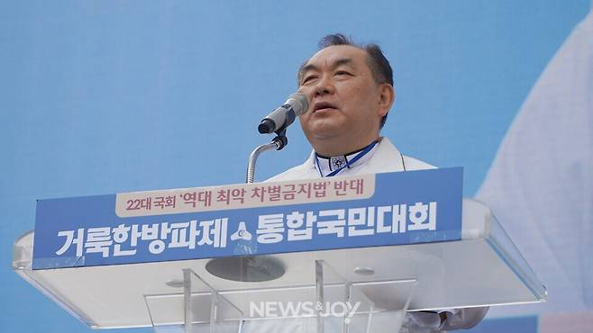 김운성 목사는 "대한민국을 덮고 있는 영적 대기 오염은 우리 육신과 영혼, 자녀·가정· 한국교회·대한민국을 다 죽게 한다"고 말했다. 뉴스앤조이 엄태빈