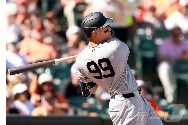 뉴욕 양키스 애런 저지가 28일(한국시간) 열린 샌프란시스코 자이언츠와 2026 메이저리그 경기에서 시즌 첫 홈런을 터뜨렸다. ⓒ AFP=뉴스1