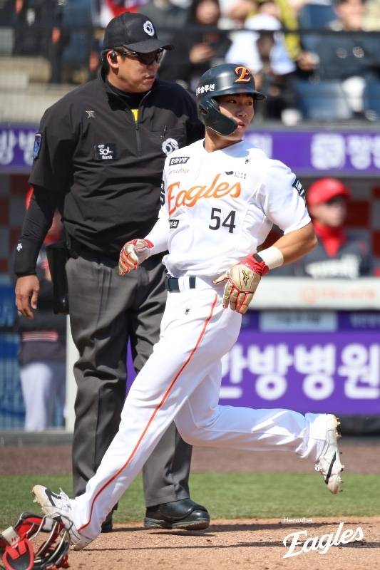 한화 오재원이 득점에 성공한 모습. 사진 | 한화 이글스