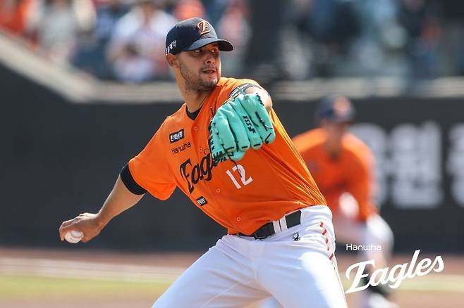 에르난데스가 투구에 임하고 있다. 사진 | 한화 이글스