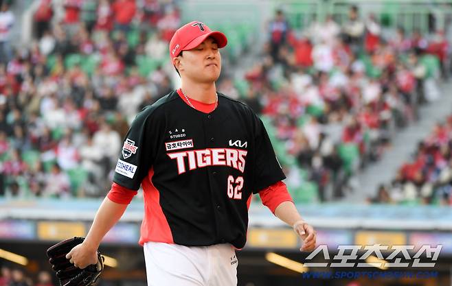 이범호 감독 믿음의 결과는 처참했다. 9회 마무리 정해영은 이닝을 마치지 못하고 내려왔다. 인천=박재만 기자