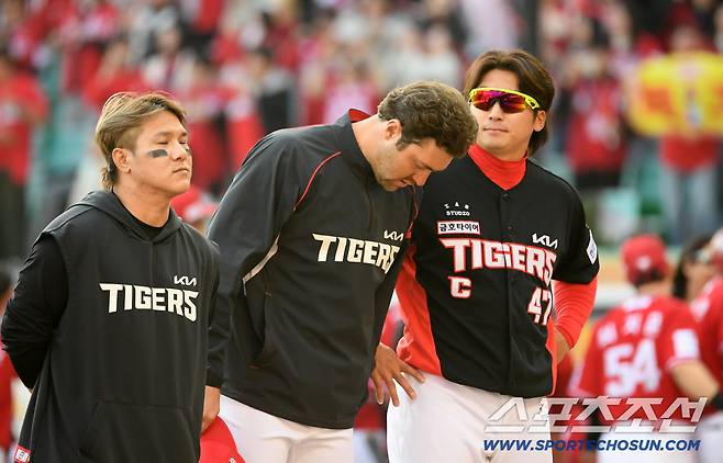 충격적인 결과에 선발 네일은 고개를 떨궜다.