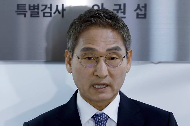 안권섭 특별검사가 5일 오후 서울시 서초구 관봉권 띠지 폐기 의혹 및 쿠팡 퇴직금 불기소 외압 의혹 진상규명을 위한 특별검사팀 사무실에서 수사 결과를 발표하고 있다. /뉴스1