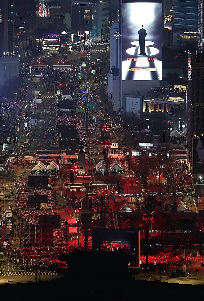 (도비라 사진) 방탄소년단(BTS)이 2026년 3월21일 서울 광화문광장에서 정규 5집 ‘아리랑\' 발매를 기념해 무료 공연 ‘BTS 컴백 라이브: 아리랑\'을 열고 있다. 연합뉴스