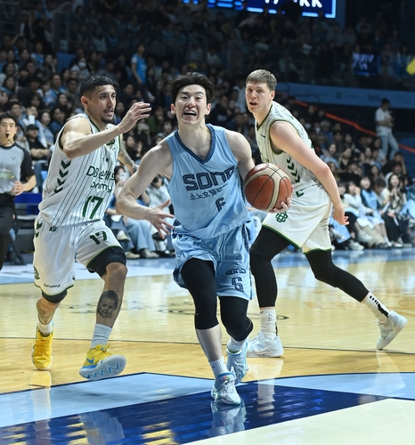 드리블하는 이정현 / 사진=KBL 제공. 연합뉴스