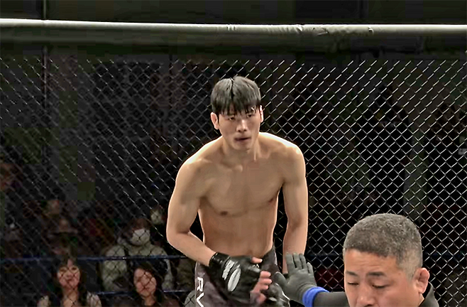 임관우가 2026년 1월 일본 종합격투기 단체 Shooto 도쿄 대회 라이트급 경기 시작을 기다리고 있다. 사진=株式会社サステイン