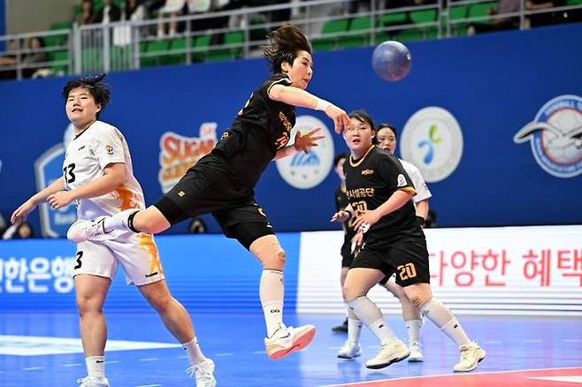 [서울=뉴시스] 여자 핸드볼 부산시설공단의 권한나. (사진=한국핸드볼연맹 제공) 2026.03.28. photo@newsis.com *재판매 및 DB 금지