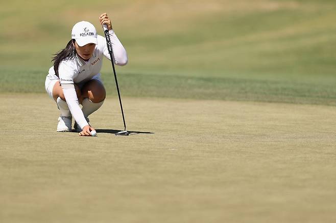 퍼팅을 준비하고 있는 윤이나. 사진 제공=AFP연합뉴스
