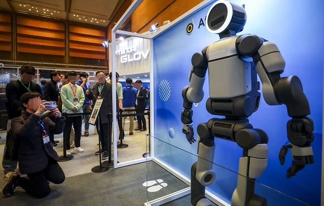 저성장 시대에 AI 활용이 여러 분야로 확산하면 청년층 일자리 증발은 가속화할 것이다.[사진｜뉴시스]