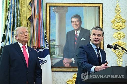 트럼프 대통령과 헤그세스 국방장관 [EPA 연합뉴스 자료사진 재판매 및 DB금지]