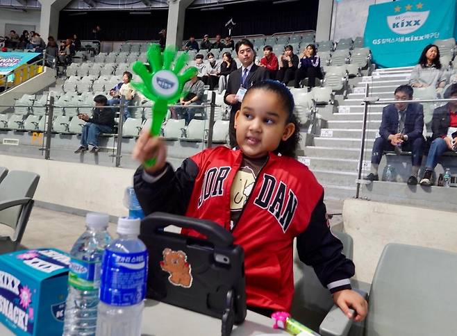 장충체육관 찾아 실바 응원하는 딸 시아나 [촬영 이동칠]