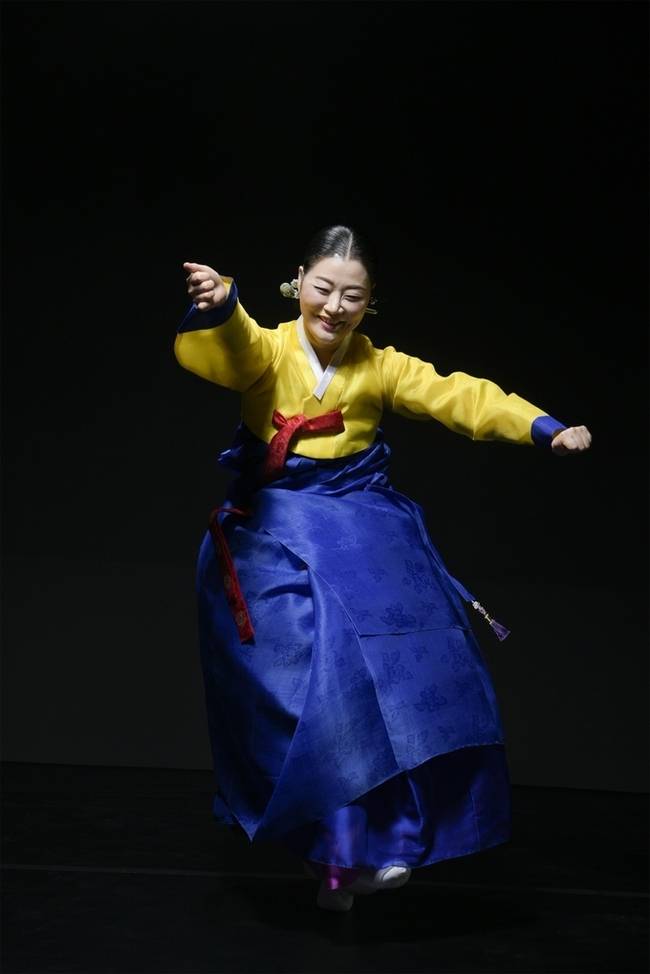 ▲ 진주교방굿거리춤 공연 모습