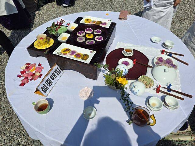 참가팀 중의 한 팀인 설중매 팀이 만든 화전. 한예원 제공