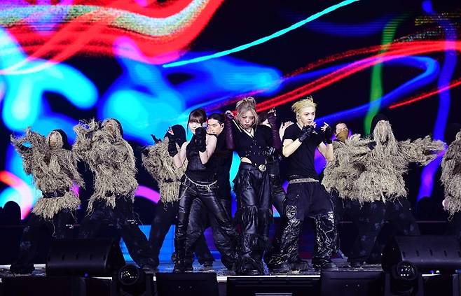 올데이 프로젝트의 무대 모습 /제공=크래프톤