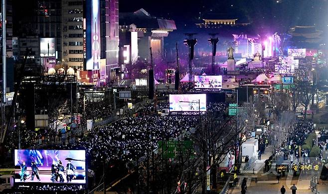 방탄소년단(BTS)이 21일 서울 광화문광장에서 'BTS 컴백 라이브: 아리랑' 발매 기념 컴백 공연을 하고 있다. 2026.3.23 ⓒ 뉴스1 조연우 기자