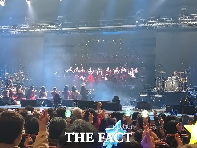 '현역가왕3' 전국투어 콘서트가 28일 서울 이문동에 있는 경희대학교 평화의 전당에서 화려하게 포문을 열었다. 서울에서는 29일까지 이틀간 펼쳐지고, 향후 지역과 공연장 규모에 따라 '진선미 3인 콘서트', '5인 콘서트' 등 다양한 콘셉트로 차별화된 공연전략으로 관객들을 만난다. /강일홍 기자