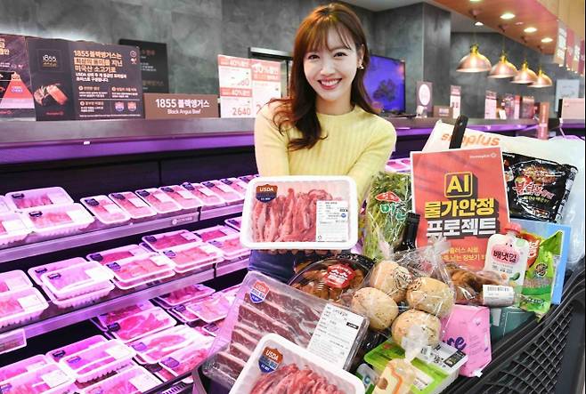 대형마트 휴무일? 이마트·롯데마트·홈플러스·코스트코 ‘엄마 마트간다’=이마트·롯데마트·홈플러스·코스트코 등 대형마트가 이번 주는 각사별 특색있는 할인행사에 돌입한다. 특히, 대형마트 업계가 고물가 속 장바구니 부담을 낮추기 위해 ‘파격 할인’을 전면에 내세우고 있다. ‘메가통큰’·‘AI물가안정 프로젝트’ 등 반값행사에 총력전을 펼치고 있다. 이 밖에 해양수산부도 제철수산물 반값 행사인 '대한민국 수산대전'을 진행한다. ©사진=홈플러스: 대형마트 휴무일? 이마트·롯데마트·홈플러스‧코스트코 등 마트 휴무일, 쉬는날&nbsp;