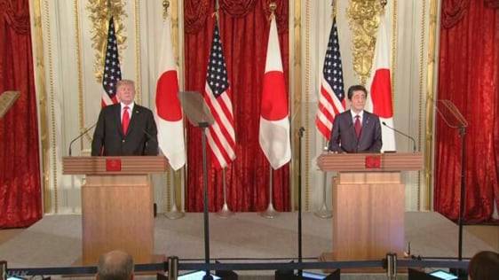 2019년 5월 27일 일본을 국빈 방문중인 트럼프 미국 대통령이 아베 일본 총리와 함께 영빈관에서 공동 기자회견을 하고 있다. 아베 총리는 트럼프 대통령에게 미국과 이란 간의 분쟁을 해소시키기 위해 중재하고 싶다는 뜻을 밝혔다./조선일보