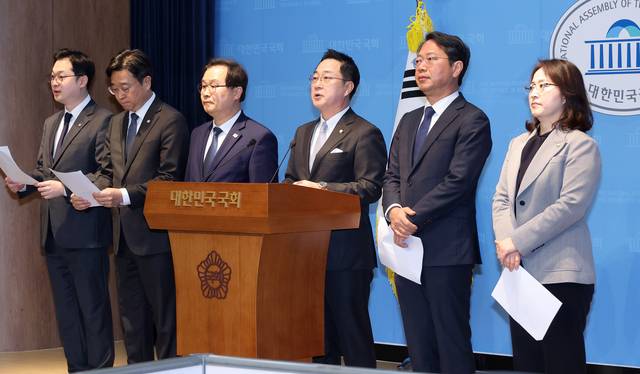 민주당 공소취소 국정조사 추진위 기자회견 [연합뉴스 자료사진]