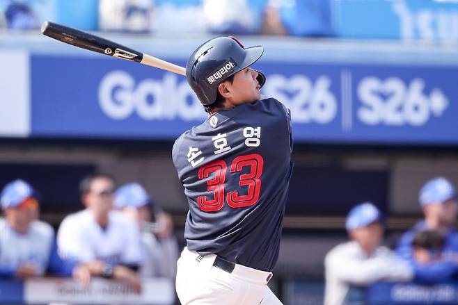삼성과의 개막 2연전에서 맹타를 휘두른 손호영. 사진 롯데 자이언츠