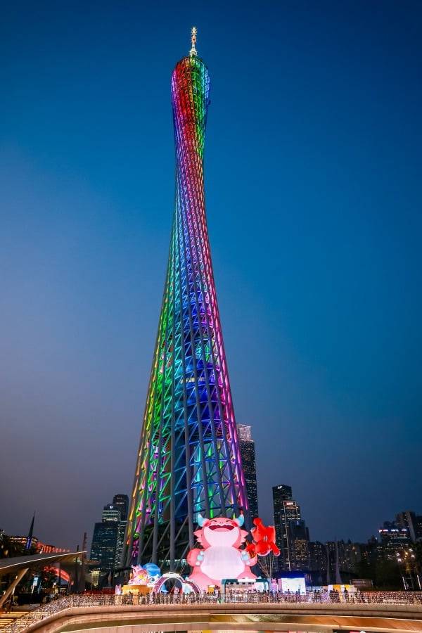 광저우 타워와 배불뚝이 조형물 / 라이엇게임즈 제공