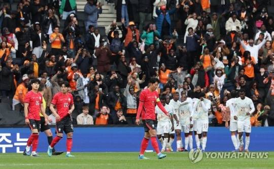 고개숙인 손흥민 / 사진=연합뉴스