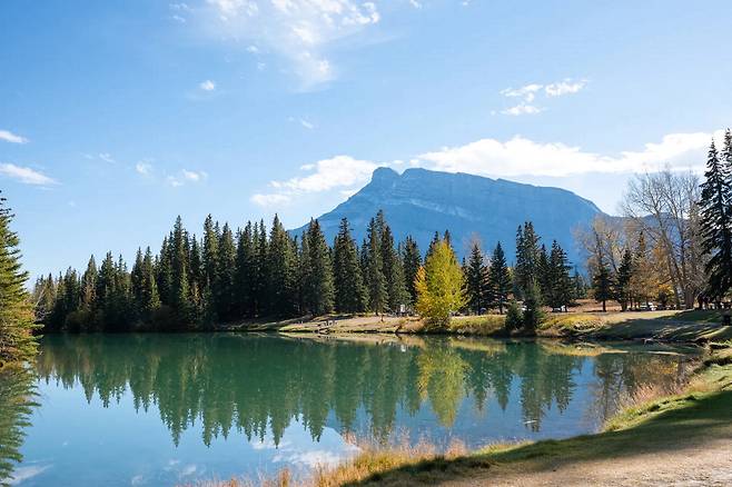 캐나디안 로키 캐스케이드 연못. 캐나다관광청