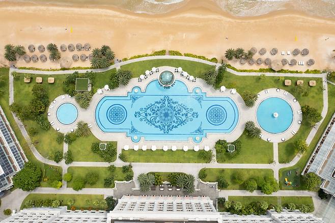 쉐라톤 푸꾸옥 롱비치 리조트 야외 수영장.  메리어트 인터내셔널