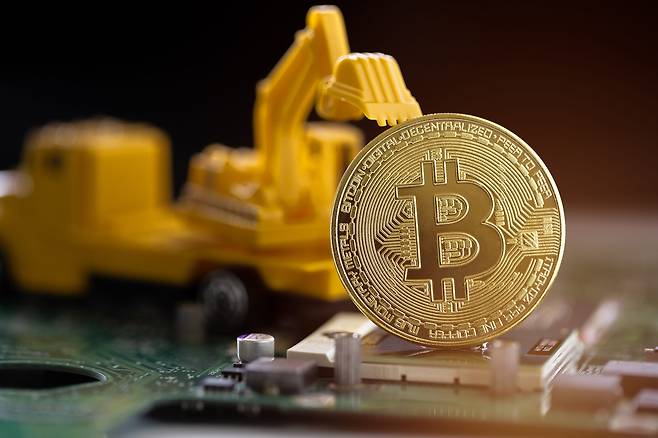 비트코인 채굴업체들이 인공지능(AI) 데이터센터 사업으로 눈을 돌리고 있다. [123rf]