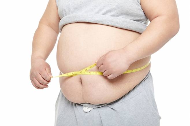 간헐적 단식을 할 때 저녁 식사를 오후 7시에 끝내는 게 체중 감량과 혈당 안정 등의 효과가 있다는 연구 결과가 나왔다. 아이클릭아트