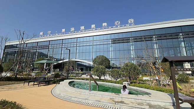 셴닝 이탕온천지구 입구. 사진|강석봉 기자