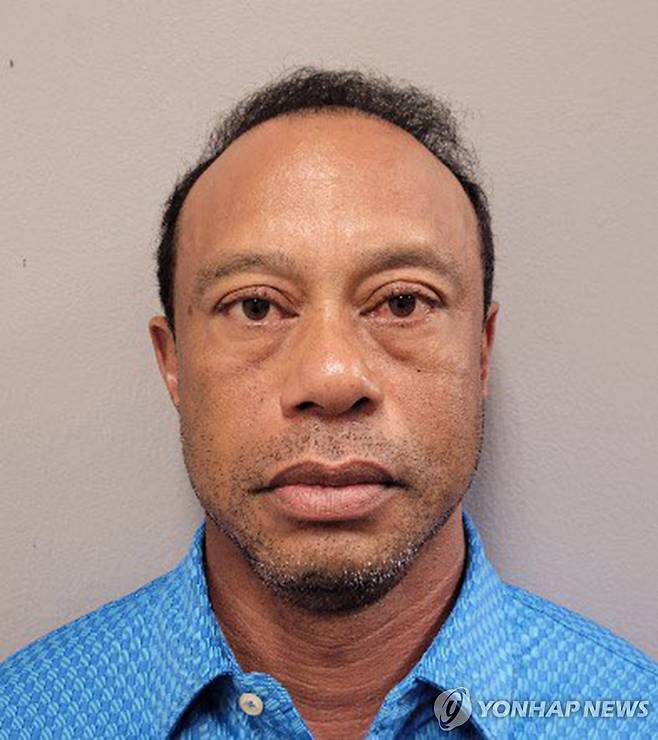 타이거 우즈가 체포된 후 촬영한 피의자 얼굴 사진.  [UPI=연합뉴스]