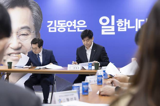 30일 경기도사회복지사연대와 간담회 중인 김동연 더불어민주당 경기지사 경선후보 <김동연 후보 측 제공>