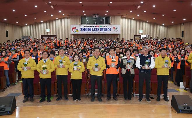 태안군이 '2026 태안국제원예치유박람회'의 성공적인 개최를 위해 군민 자원봉사단 발대식을 열고 조직 결속 강화에 나섰다.(사진=태안군 제공)
