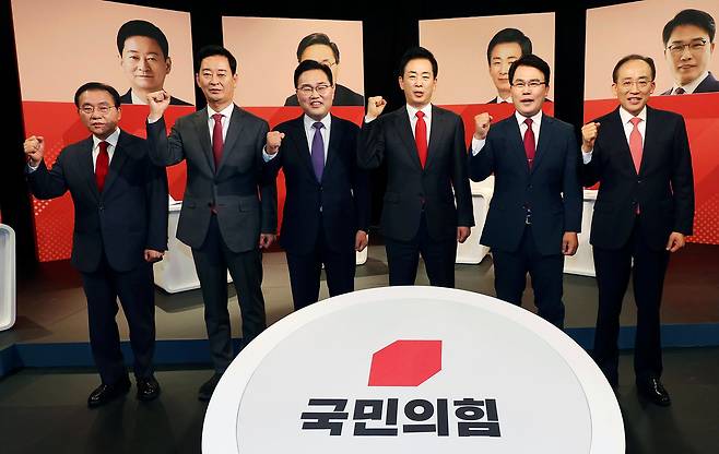 국민의힘 대구시장 경선 첫 비전 토론회가 TBC(대구방송)에서 열렸다. (왼쪽부터)윤재옥·최은석·홍석준·유영하·이재만·추경호 대구시장 예비후보의 모습. /이용선기자.