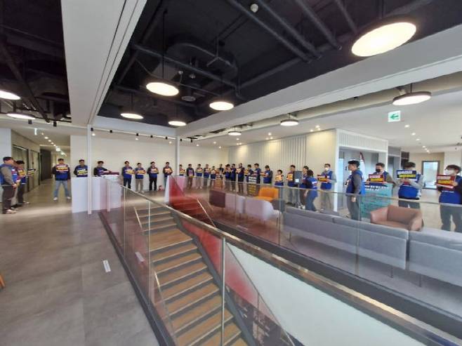 HMM 육상노동조합은 30일 사측이 노동조합과의 합의 없이 이사회를 열어 본사 이전 관련 정관 변경 안건과 임시주주총회 개최 일정을 단독으로 의결했다며, 총력 투쟁에 나설 것이라고 밝혔다.(사진=HMM육상노동조합.)