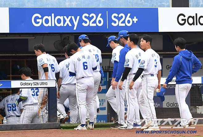 29일 대구 삼성라이온즈파크에서 열린 삼성과 롯데의 경기. 롯데가 삼성에 개막 2연전을 모두 승리했다. 경기 종료 후 그라운드를 나서고 있는 삼성 선수들. 대구=송정헌 기자songs@sportschosun.com/2026.03.29/